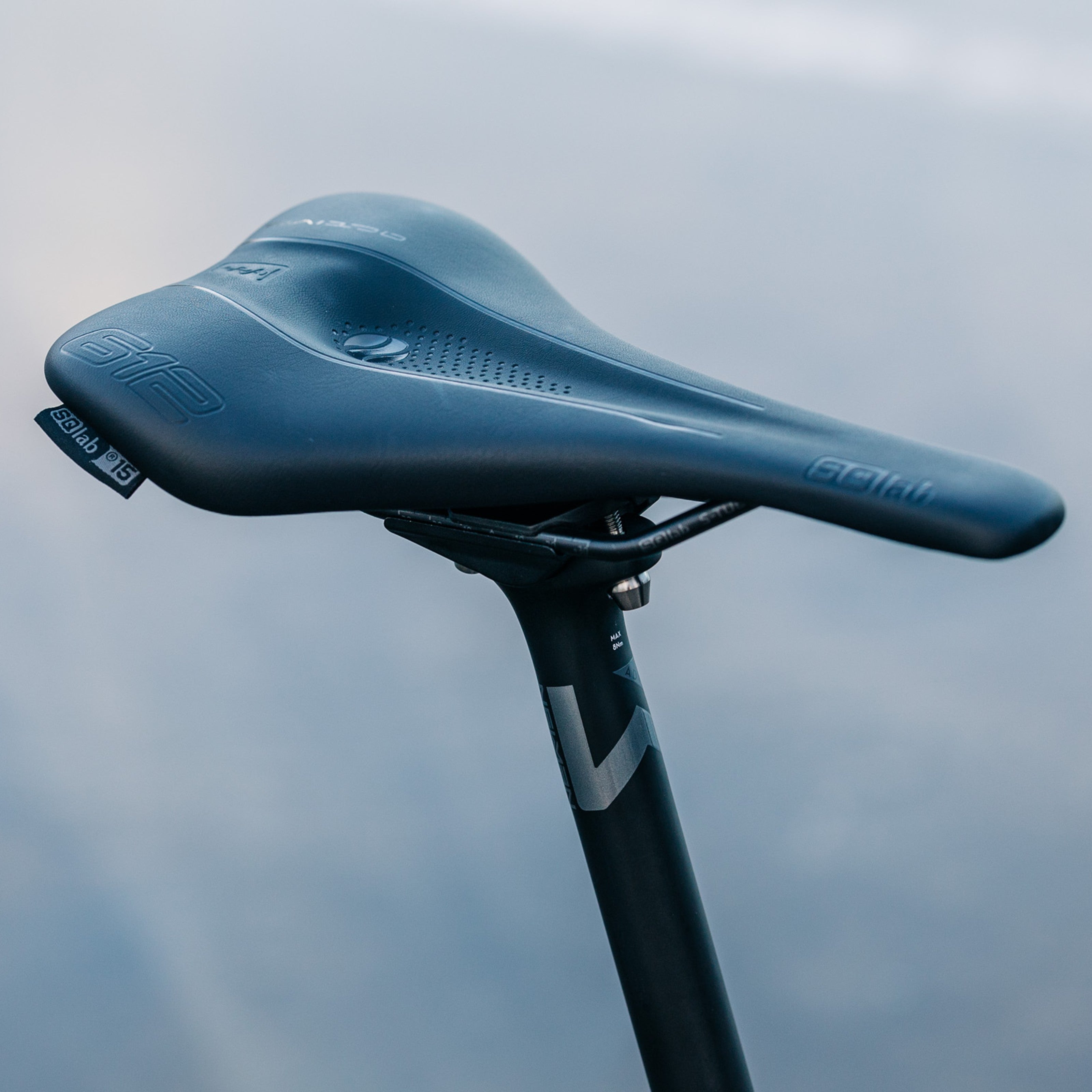 SQLab 612 Ergowave Active 2.1 saddle installed on a carbon Newmen post, photographed outside