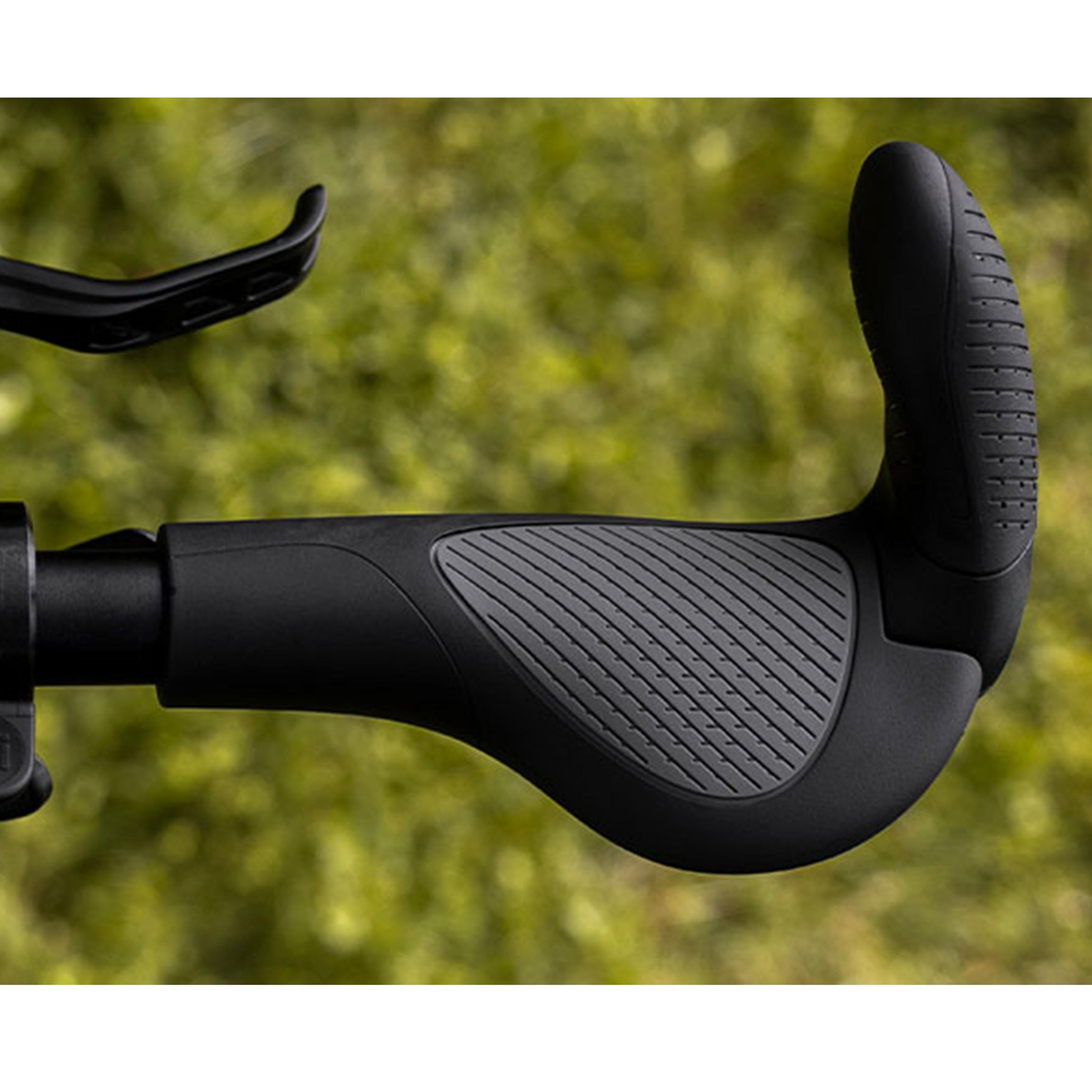 Ergon GP3 Evo grips on bicycle handlebars – designed for comfort and control.