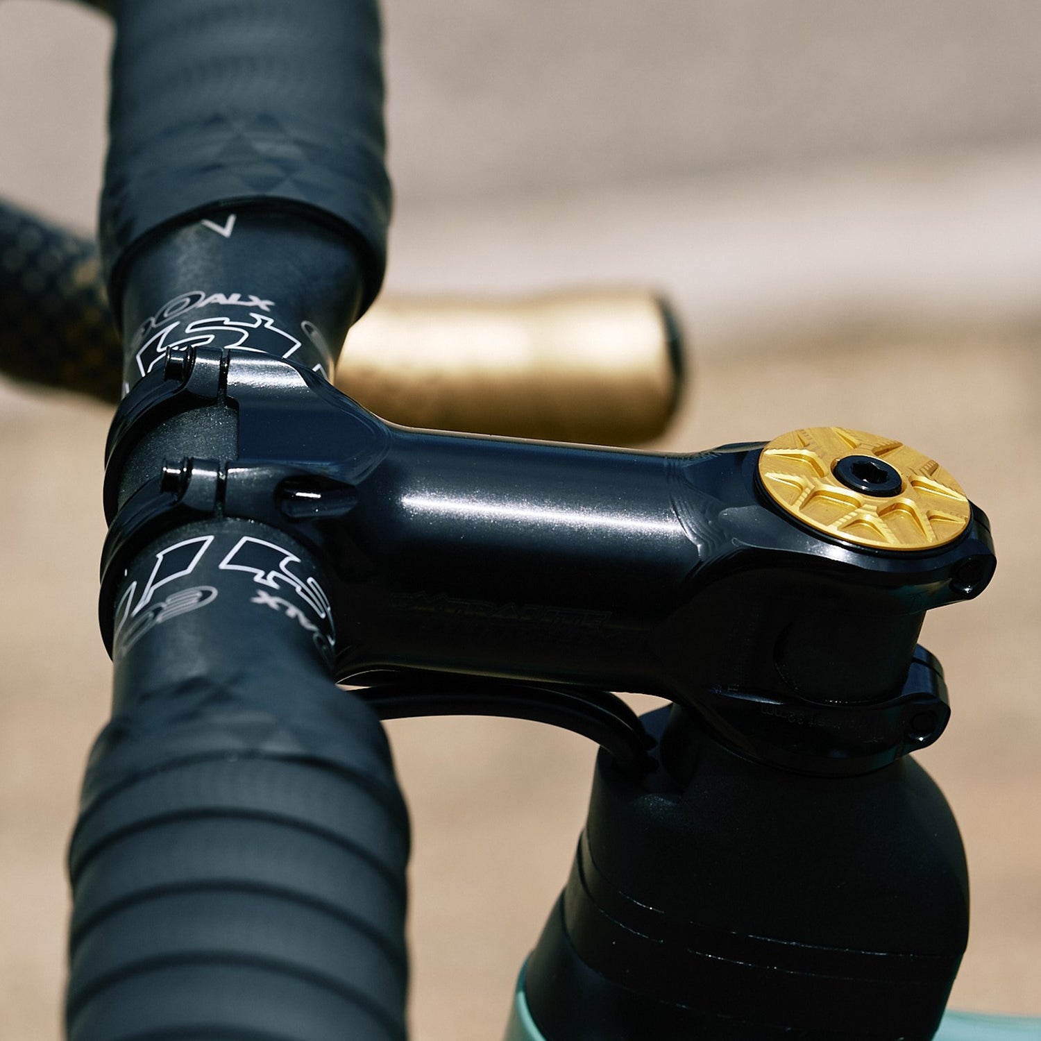 Extralite HyperStem ±6° installed on a carbon gravel bike cockpit with carbon handlebar