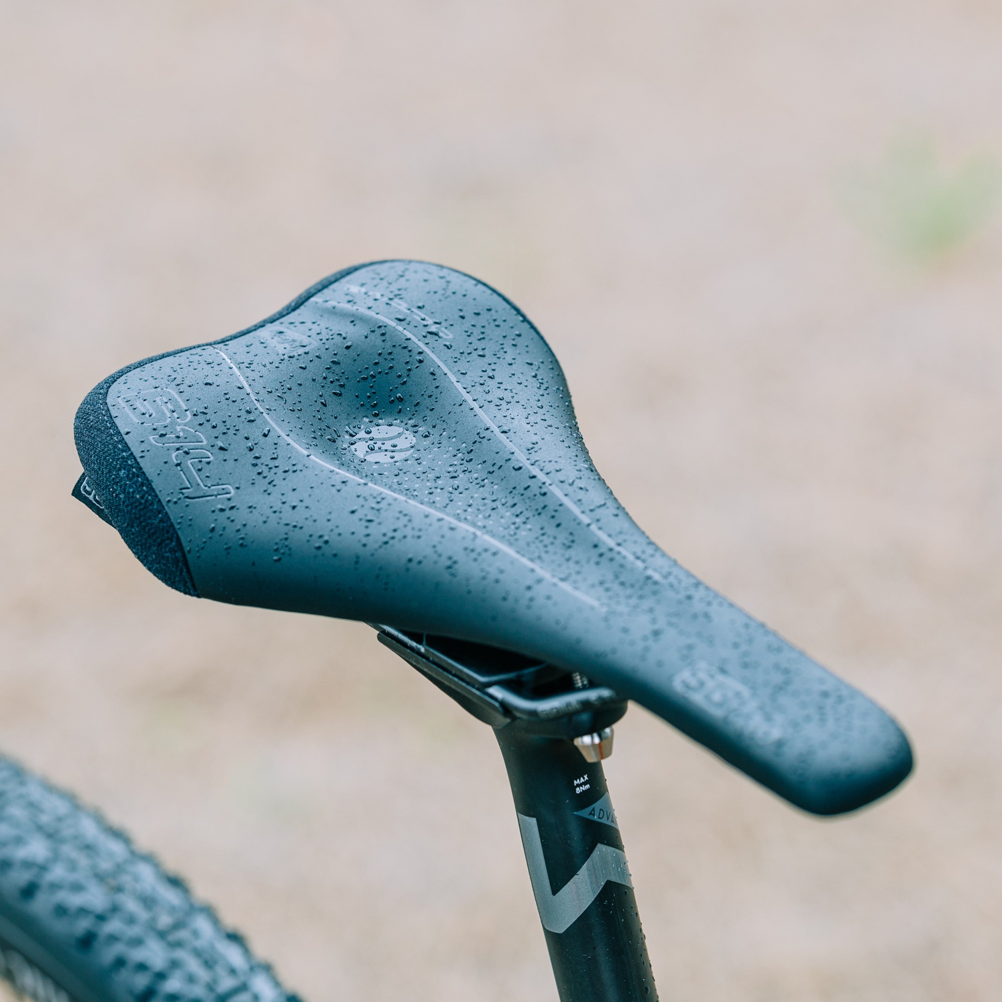 SQLab 614 Ergowave Active 2.1 saddle installed on a carbon Newmen seatpost