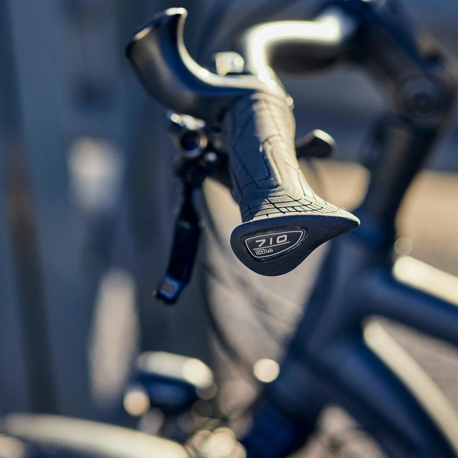 SQLab Innerbarend 410/402 installed with SQLab 710 grip for integrated ergonomic cockpit
